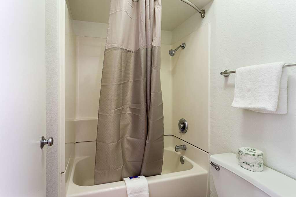 Motel 6 Baton Rouge Southeast Prairieville Номер фото