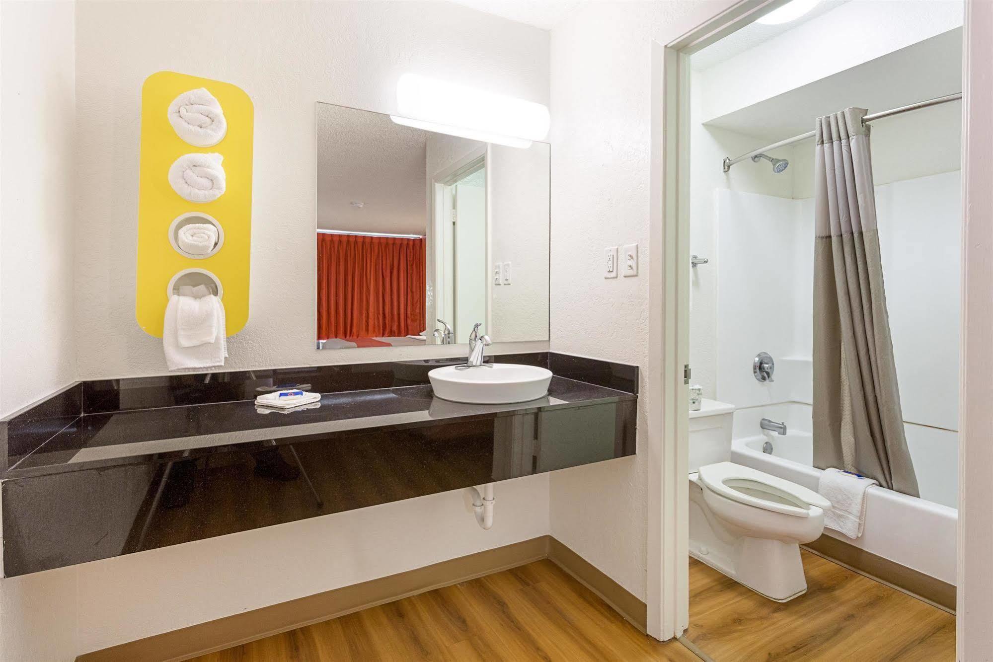 Motel 6 Baton Rouge Southeast Prairieville Экстерьер фото